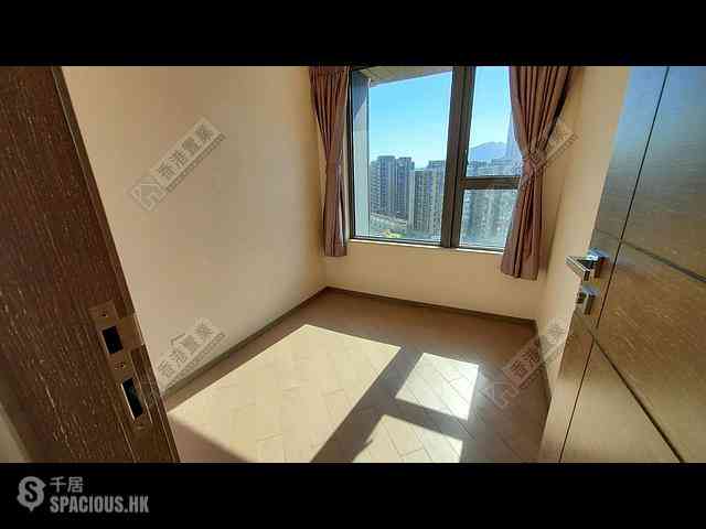 Tseung Kwan O - The Wings IIIB 04
