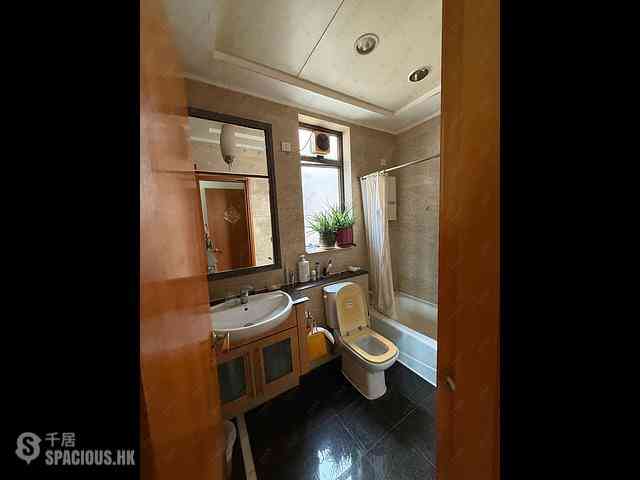 Shek Tong Tsui - The Belcher's Phase 2 Block 8 04