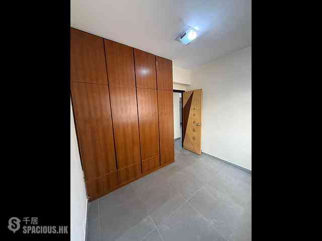 Shek Tong Tsui - Sun King House 06