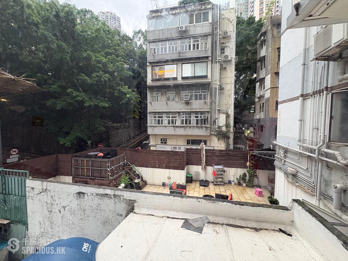 Sai Ying Pun - Tung Cheung Building 01