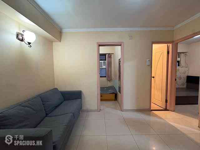 Sai Ying Pun - Tung Cheung Building 02