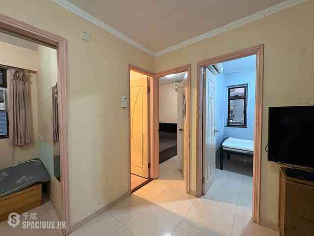Sai Ying Pun - Tung Cheung Building 06
