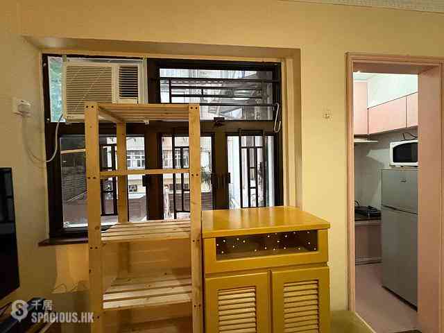 Sai Ying Pun - Tung Cheung Building 07
