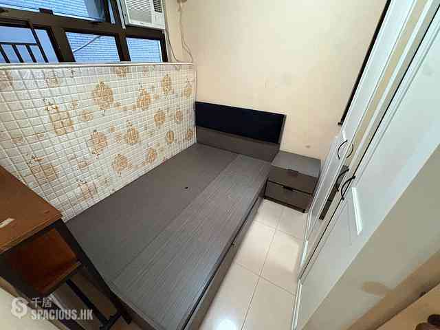 Sai Ying Pun - Tung Cheung Building 16