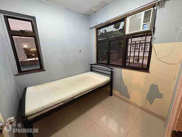 Sai Ying Pun - Tung Cheung Building 18