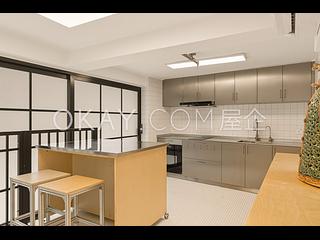 Central - 10, Gage Street 06