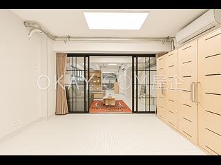 Central - 10, Gage Street 07