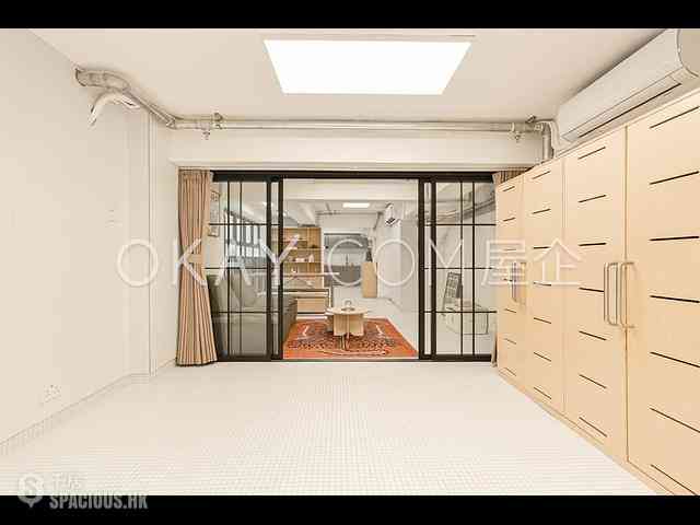 Central - 10, Gage Street 07