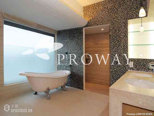 Chung Hom Kok - Pinewaver Villas 07