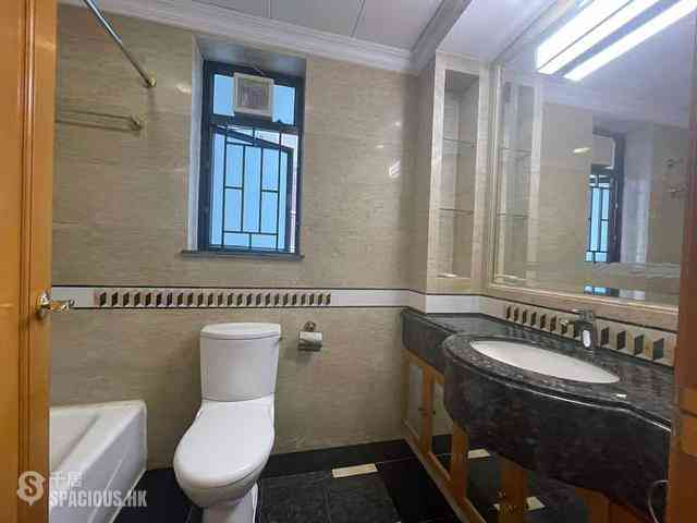 Fortress Hill - Le Sommet Block 2 05