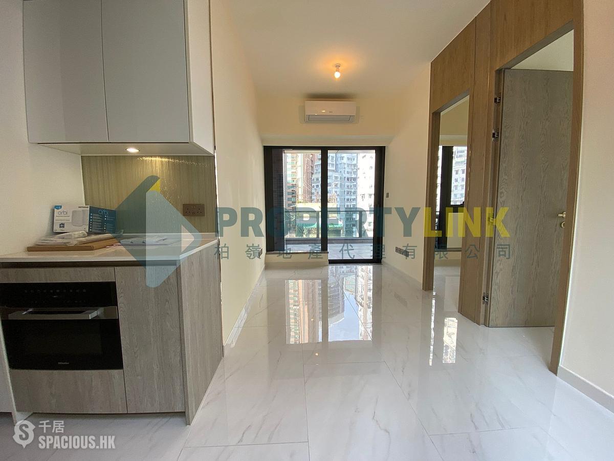 Sai Ying Pun - The Queens 01