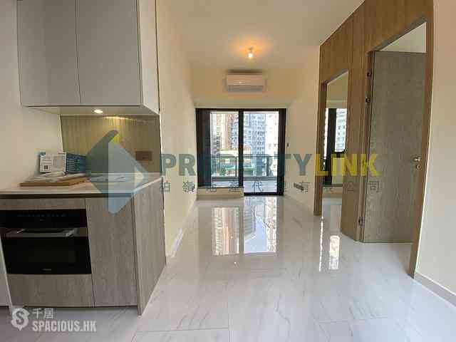 Sai Ying Pun - The Queens 01