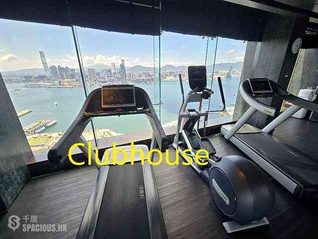 Wan Chai - The Gloucester 11
