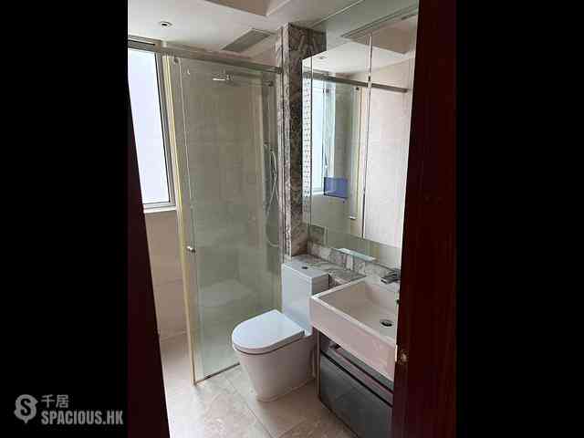 Wan Chai - The Avenue Phase 2 Block 2 05