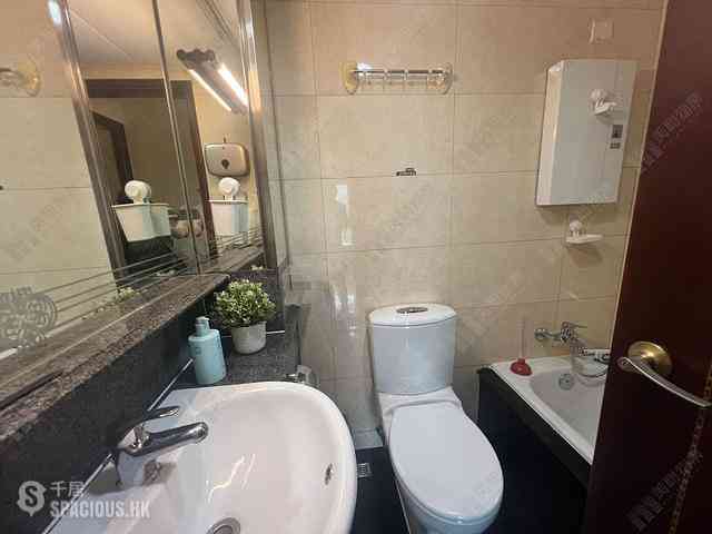 Kennedy Town - The Merton Tower 1 03