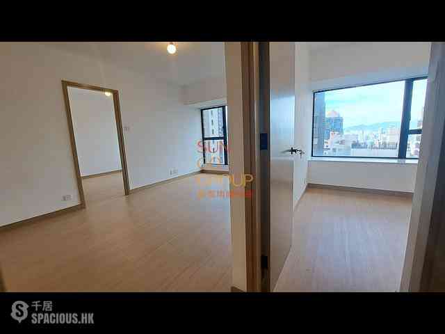 Mid Levels Central - 62B, Robinson Road 04