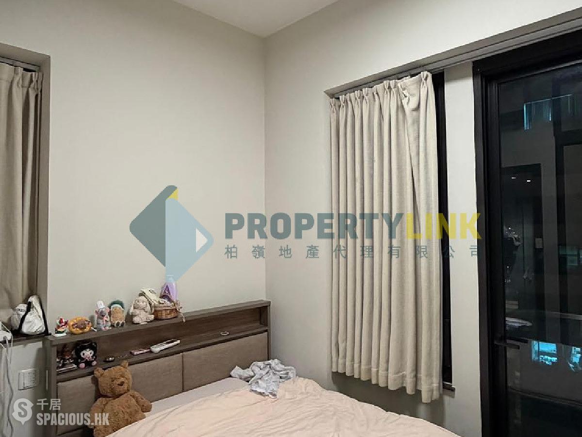 Sheung Wan - AVA128 01