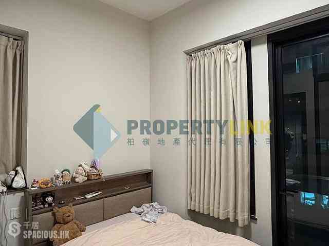Sheung Wan - AVA128 01