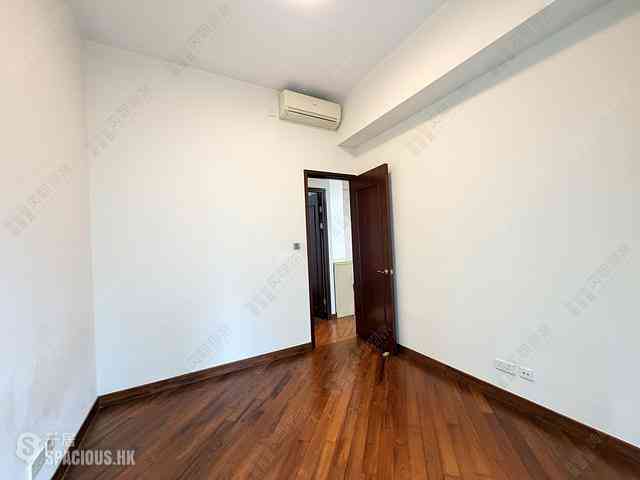 Wan Chai - The Avenue Phase 2 Block 2 08