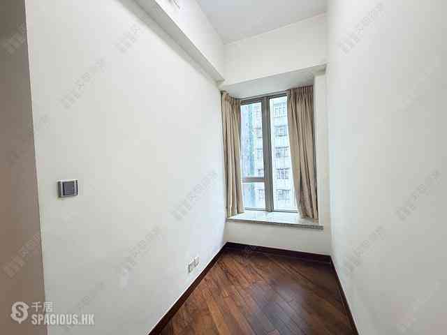 Wan Chai - The Avenue Phase 2 Block 2 09