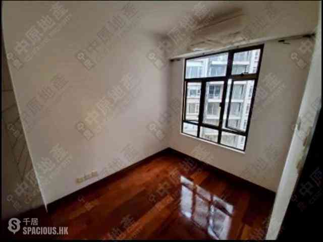 Mid Levels Central - Good View Court 03