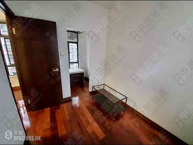 Mid Levels Central - Good View Court 04