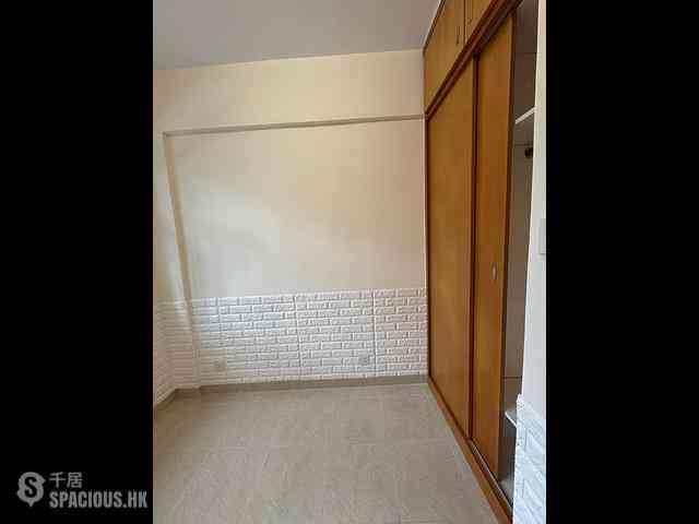 Shau Kei Wan - Tung On Building 02