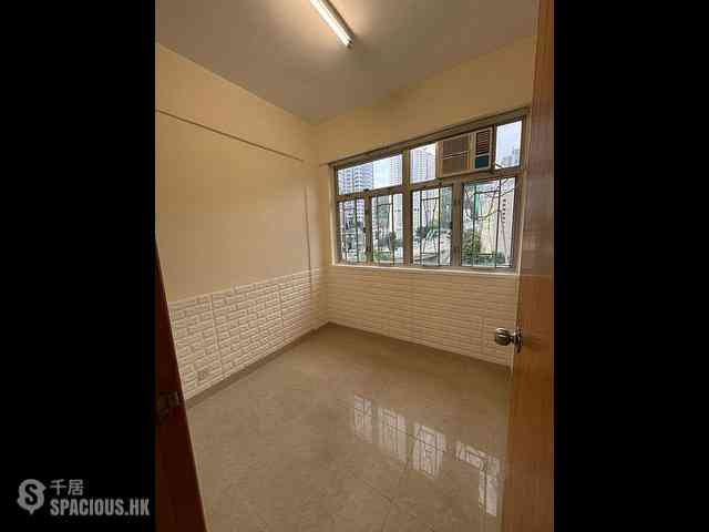 Shau Kei Wan - Tung On Building 03