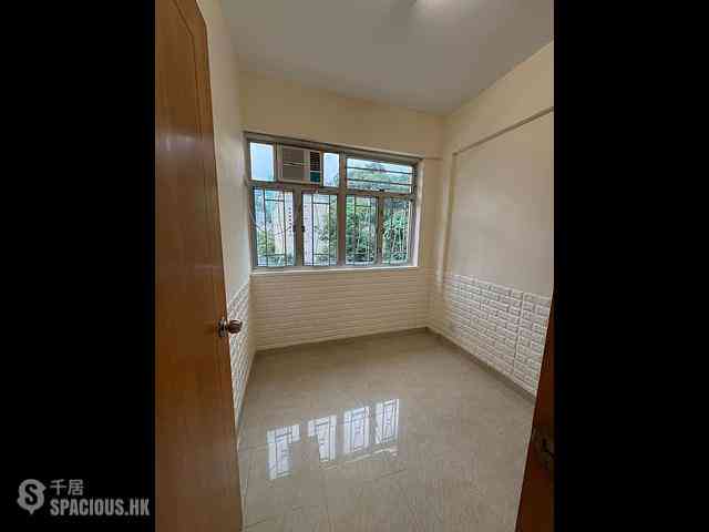 Shau Kei Wan - Tung On Building 06