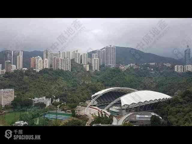 Happy Valley - Caroline Garden 02