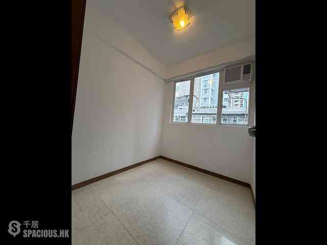 Wan Chai - Kam Tak Mansion 06