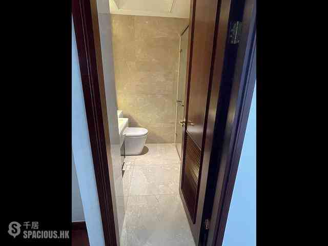 Wan Chai - The Avenue Phase 2 Block 2 05