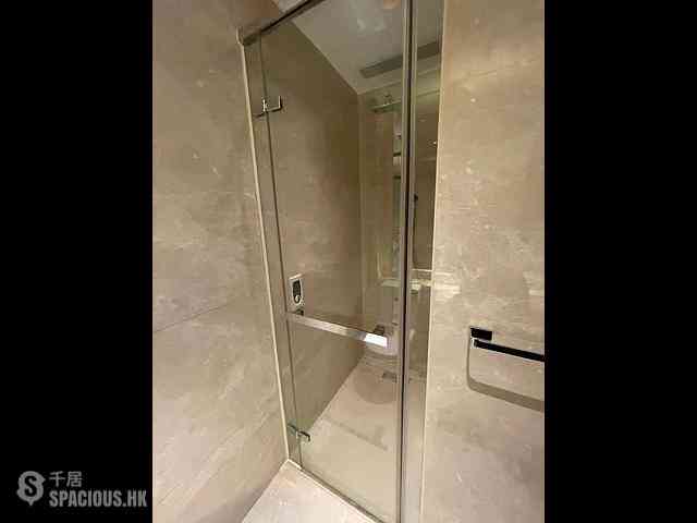 Wan Chai - The Avenue Phase 2 Block 2 06