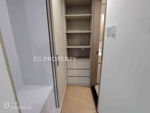 Mid Levels Central - 62B, Robinson Road 06