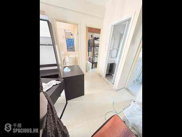 Shau Kei Wan - Ho King Building 02