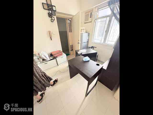 Shau Kei Wan - Ho King Building 01