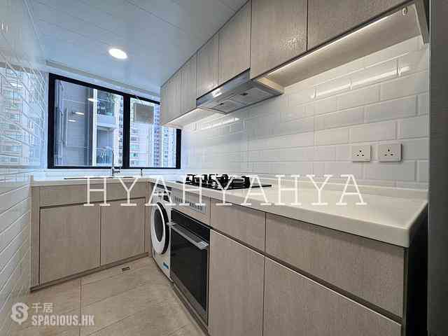 Mid Levels Central - 62B, Robinson Road 09