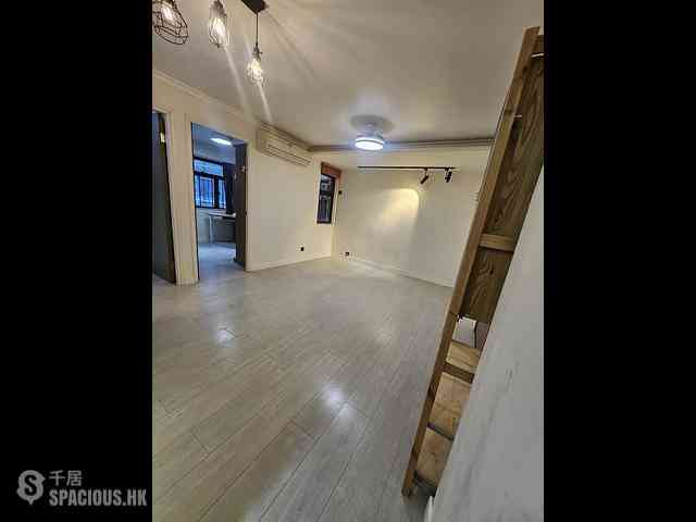Wan Chai - Rialto Building 07