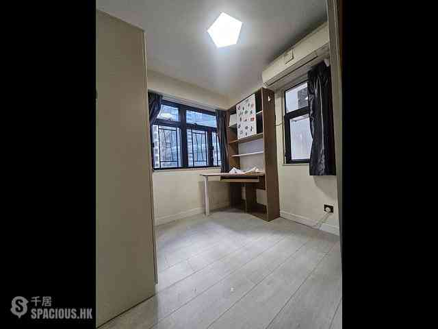 Wan Chai - Rialto Building 08
