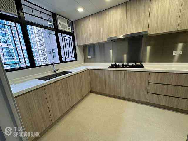 Mid Levels Central - Clovelly Court Block 1 05