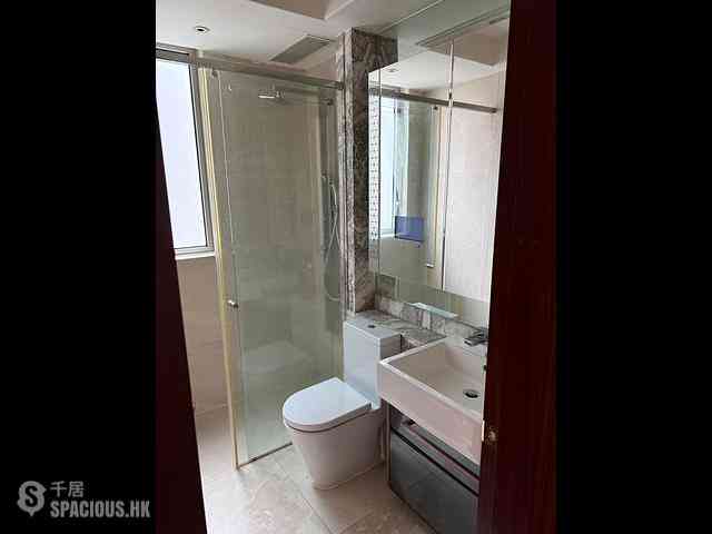 Wan Chai - The Avenue Phase 2 Block 2 03