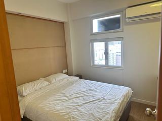 Wan Chai - Man On House 03
