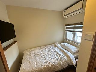 Wan Chai - Man On House 04