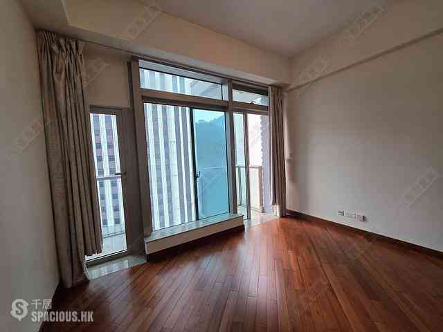 Wan Chai - The Avenue Phase 2 Block 2 04