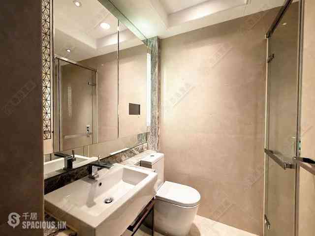 Wan Chai - The Avenue Phase 2 Block 2 05