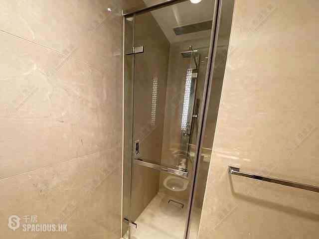 Wan Chai - The Avenue Phase 2 Block 2 06
