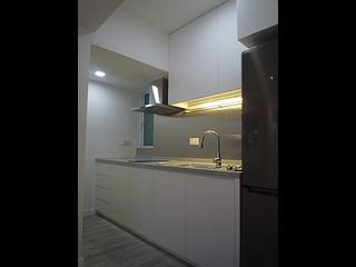 Sai Ying Pun - Sun Luen Building 11