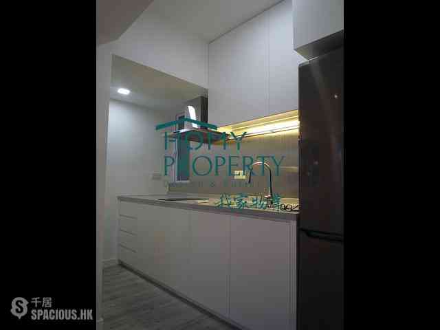 Sai Ying Pun - Sun Luen Building 11