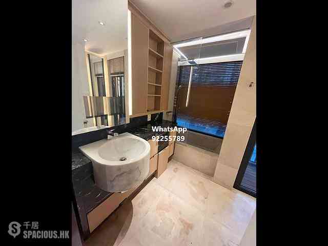 Mid Levels Central - Gramercy 08