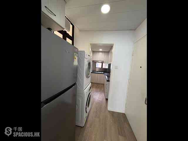 Happy Valley - Hoden Bond 03